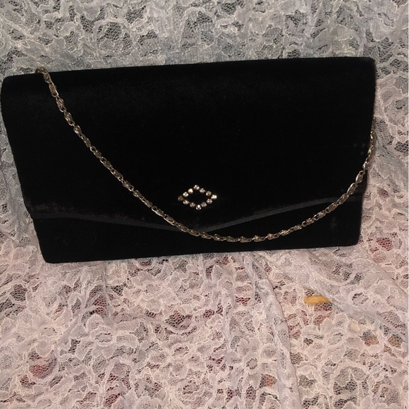 Elegant Black Velvet Clutch with Chain - Picture 1 of 7